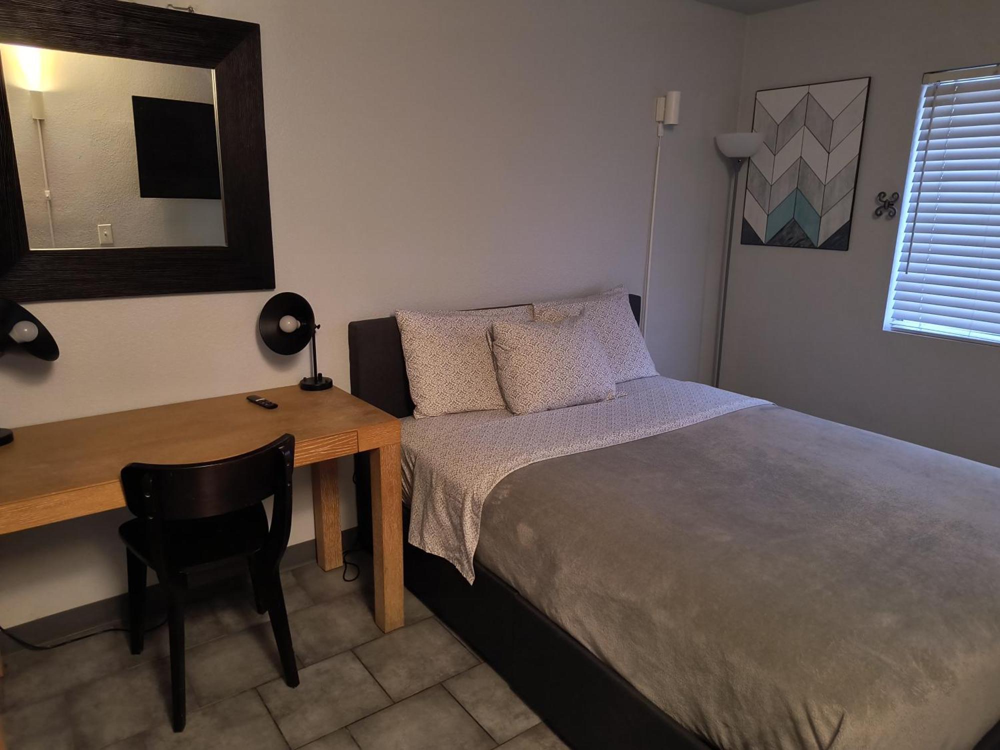 Apartment 1 Bdrm Bathroom *